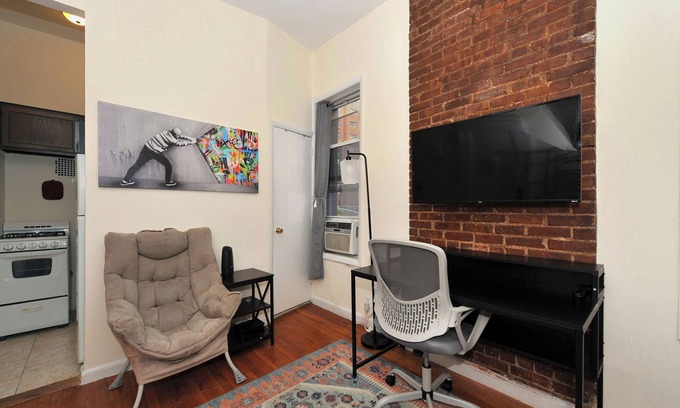 Commons Historic District Apartment | Stylish UES Studio! New York Escape!