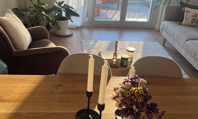 Altstetten Apartment | Stylish Zürich Apartment – 2 Min to Train, Balcony & Natural Light