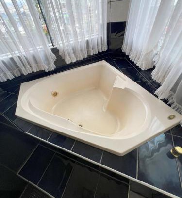 Sinop House | Suíte de luxo no centro com closet e hidromassagem