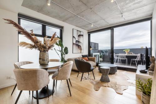 Prahran Apartment | Suave Condo in Trendy PrahranSteps to Greville St