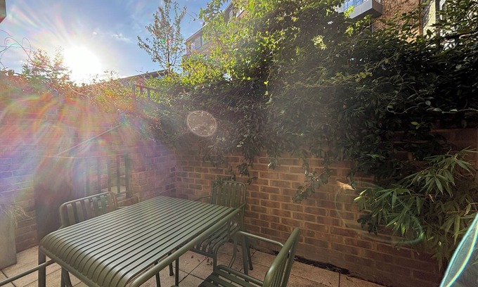 Newington Apartment | Sublime 3BD House by London Attractions, Southbank