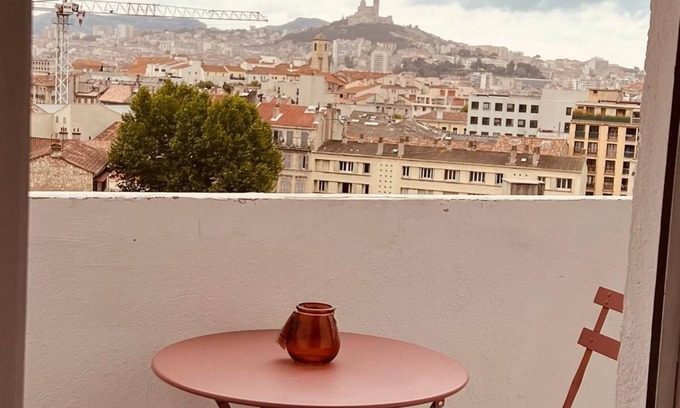 La Joliette Apartment | Sublime et Luxueux Logement Vue sur Tout les Monuments de Marseille, sur la mer