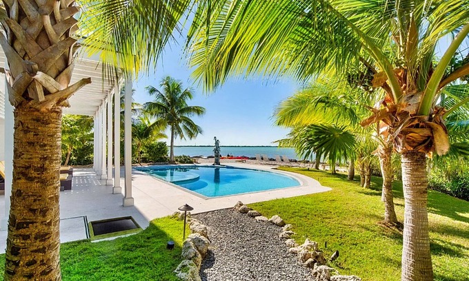 Sugarloaf Key House | Sublimely private luxury home with enveloping oceanfront views near Key West
