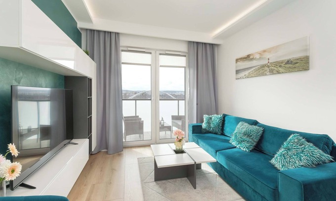 Nowy Port Apartment | Sucha 33 Modern Apartment Parking