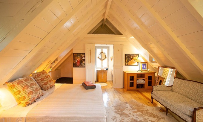 Dunmore Town Cottage | Sugar Cube: Charming & Artsy 1 bedroom cottage in the heart of Harbour Island