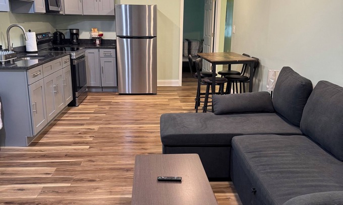 West Philadelphia Apartment | Suitable 2-bedroom apartment with AC in Philadelphia