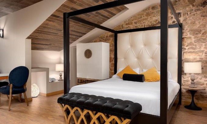 Aviles Apartment | SUITE 1907 AVILES