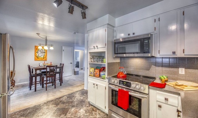 Lakewood Apartment | Suite 35A Sunroom – Boutique Medical Housing Oasis