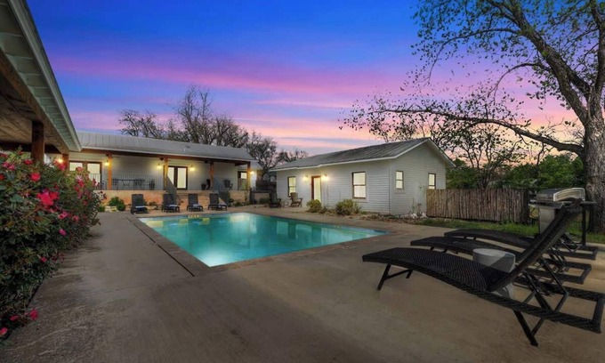 Fredericksburg House | Suite A-Pool Access-Walk to Main St!