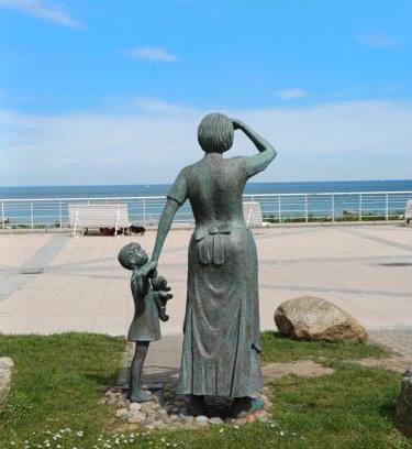 Ostseebad Kuhlungsborn Apartment | SUITE Beach 5 rooms 2 bathrooms 1 kitchen 1 piano