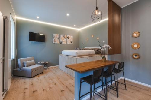 Trieste Old Town Apartment | Suite Corso Italia con Balcone nel Cuore di Trieste