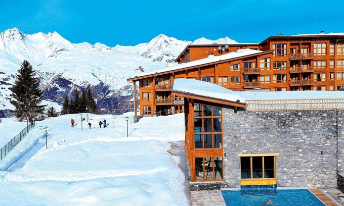 Arc-1800 Condo | Suite de 55m2 Local à Skis Piscine Semi-Couverte