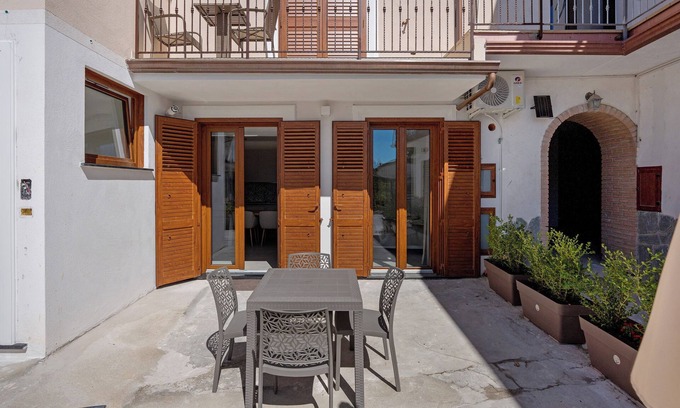 Bomerano Apartment | Suite La Camelia with Mountain View, Wi-Fi and Air Conditioning