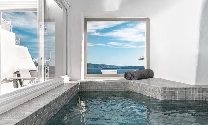 Oia Hotel | Suite with Private Hot Tub