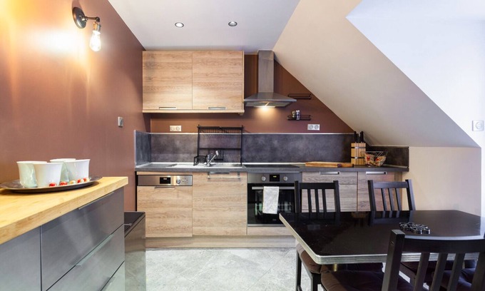 Chantilly Apartment | Suites Appart: full flat: 1 kingsize/1 conv sofa