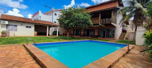 Planalto House | Suites Quartos Lindos Sobrado com Piscina no Centro