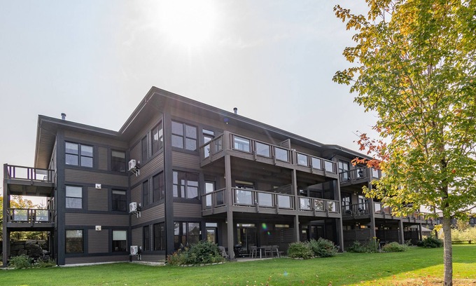 Lac Superieur Village Apartment | Suites Sur Lac