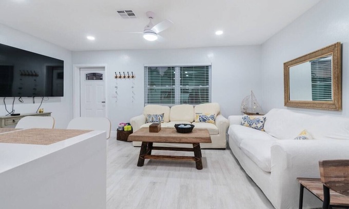 Harbor Village House | Summer By The Sea 1 (5 Minutes to the beach!)