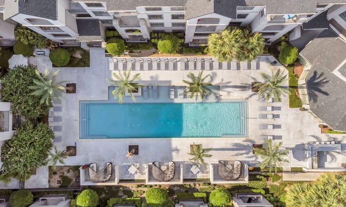 Braeswood Place Apartment | SUMMER CABANA GETAWAY MED CNTR, NRG CENTER, BALCONY + POOL + PARKING