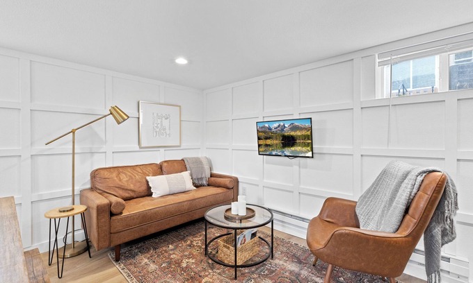 Clayton Apartment | Summer in the Heart of Denver, Stylish 2Bd/1Ba apartment close to everything!