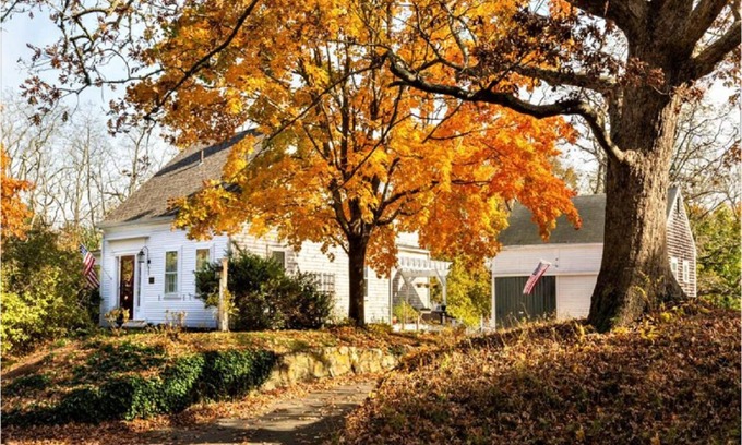 West Barnstable House | Summer on the Cape and cool off! 10% off on all available dates. Send inquiry!