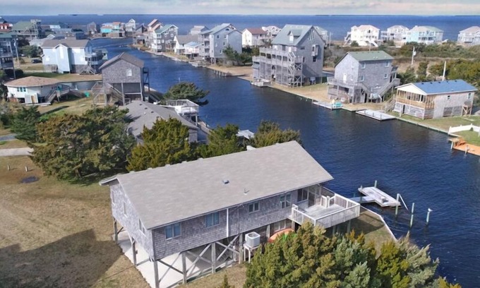Avon House | SUMMER SAVINGS - Canalfront Dog Friendly Home w/Cmty Pool, Dock, and Cargo Lift
