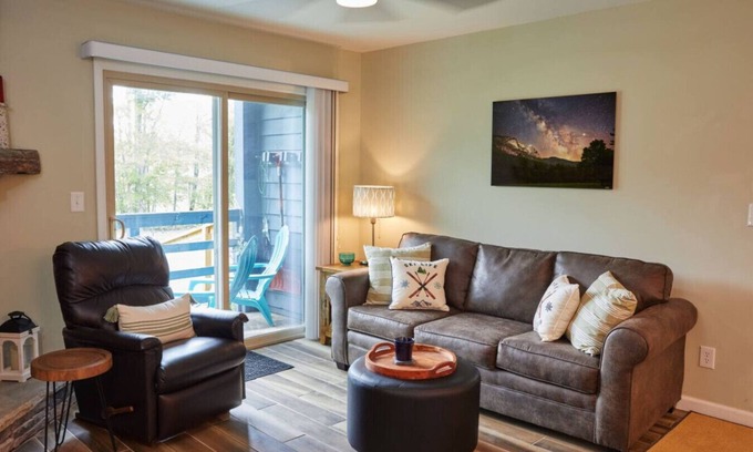 Timberline Condo | Summit View – Walk to Timberline Mountain ski lifts and lodge!