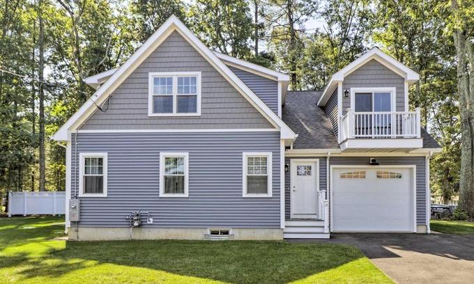 West Brookfield House | Sun-Dappled Retreat - Walk to Wickaboag Lake!