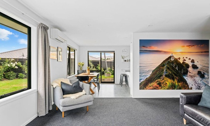 Lake Hayes House | Sun drenched family home