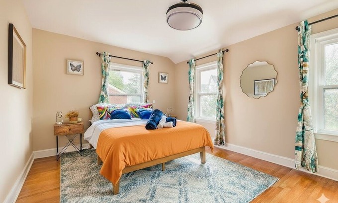 Arlington Ridge House | Sun-Filled 4BR House | Private Yard | Family & Pet Friendly | Arlington/DC