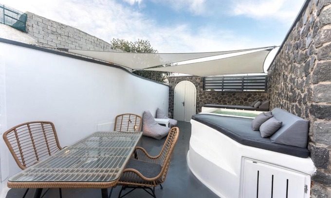 Karterados Villa | Sun Naam Home Santorini with heated jacuzzi
