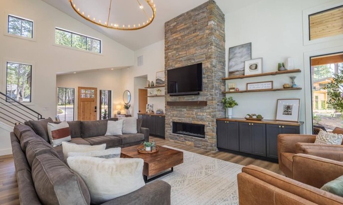 Roslyn House | Suncadia 5 Bdrm Home Nestled in the Forest Perfect Private Retreat
