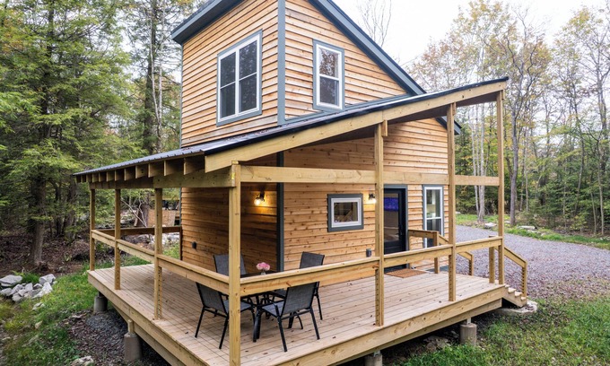 Canaan Heights Cottage | Sundew Cottage - Trailheads & Powder Days Await!