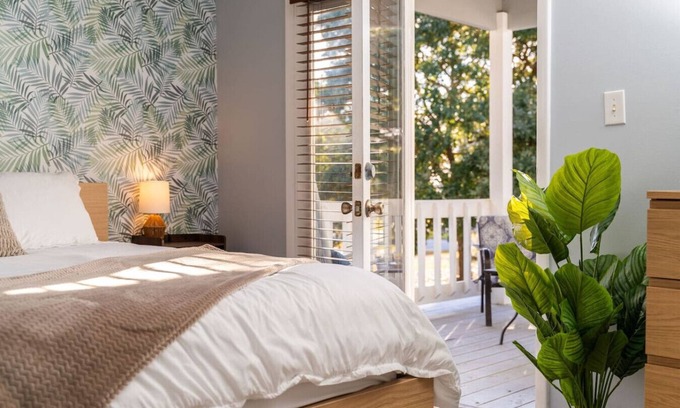 The Point House | Sunlit 3BR Home Golf Cart Included Large 3rd-Floor Deck Sleeps 7