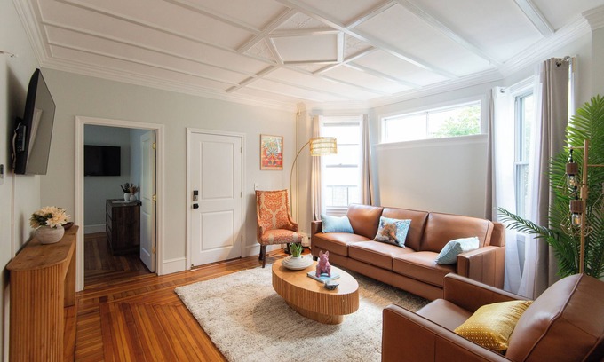 Newport Apartment | Sunny 3 Bed Unit- Broadway neighborhood in Newport