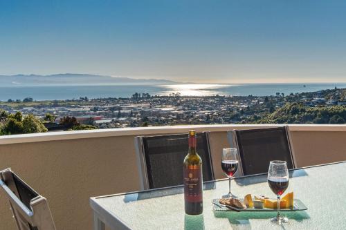 Nelson House | Sunny Bayview Retreat
