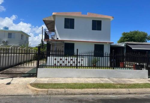 Cangrejo Arriba Apartment | Sunny breeze 2 bed apt airport and beaches are close