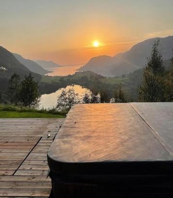 Naustdal House | Sunny Cabin With Fjord Views In Redal