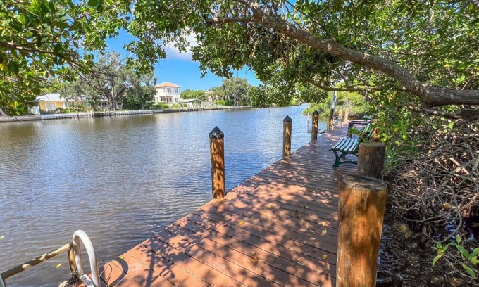 Hudson Bayou Apartment | Sunny Central Sarasota Retreat