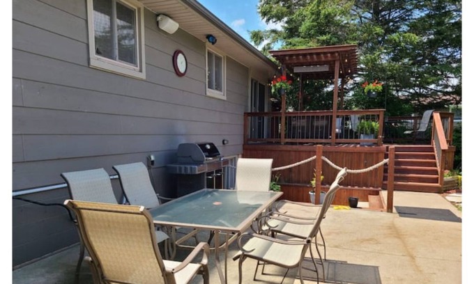 Kingsville House | Sunny Days Estate ✦ Large Saltwater Pool ✦ Hot Tub