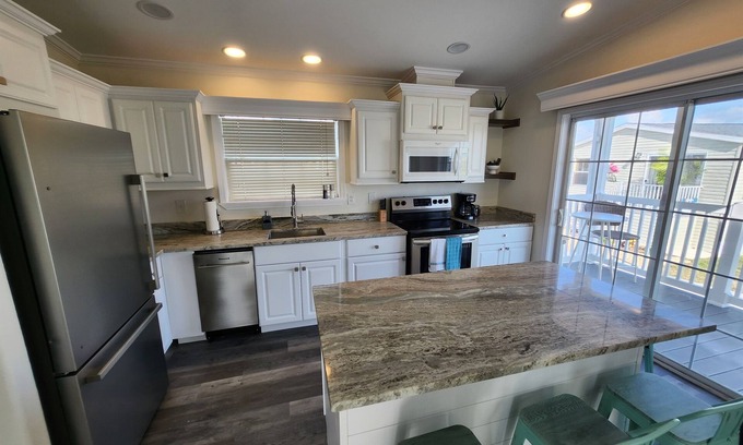 Fort Myers Beach House | Sunny Gulf Coast Getaway-Near Beach-Shared Pool!