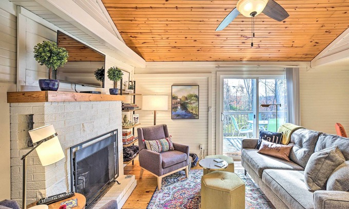 Williamstown Cabin | ‘Sunny Hill Cottage’ Dry Ridge Escape w/Deck!