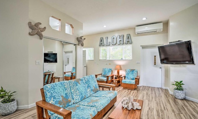 Coconut Grove House | Sunny Kailua Home with Covered Lanai 1 Mi to Beach!