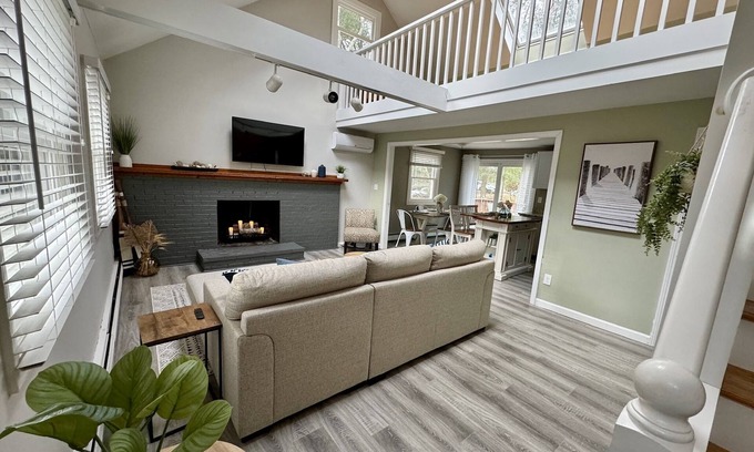 East Falmouth House | Sunny Loft - Seasonal Pool & Beach access