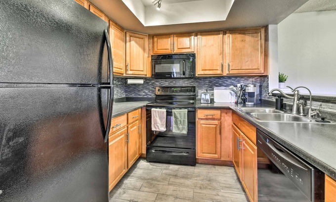 Dobson Ranch Condo | Sunny Mesa Abode, 6 Mi to ASU & Aquarium!