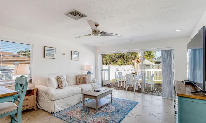 Naples Park House | Sunny Sea Breeze