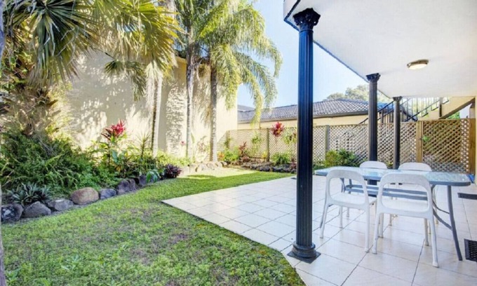 Byron Bay Apartment | Sunny Somerset 2B located opp Byron Bay markets