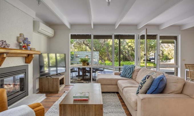 Sorrento House | SunnySide at Sorrento: walk to beach & village