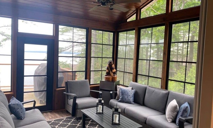 Gravenhurst Cabin | Sunnyside Up Summary:
