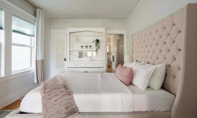 Belmont Apartment | Sunnyside Wonderland - Coffee Shops, Bars & Parks